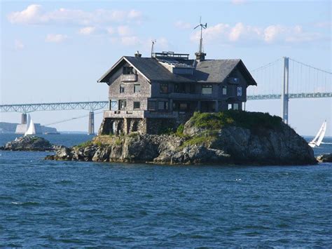 "Clingstone, House on a Rock" is a 107-year-old mansion that sits on a rock in Narragansett Bay ...