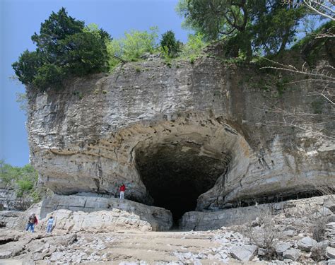 File:Cave-in-rock IL.jpg - Wikimedia Commons