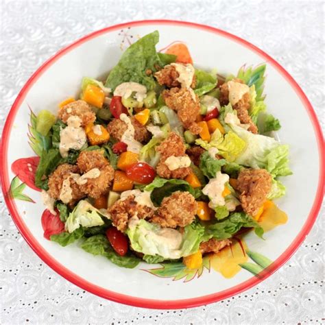 Popcorn chicken and vegetable salad