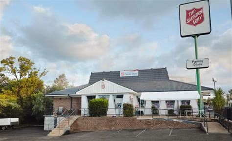 See the World's Last Surviving Pizza Hut Restaurants Thanks to a Sydney Photographer - Concrete ...