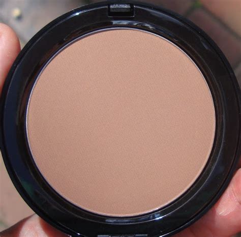 little white truths: Bobbi Brown Bronzing Powder in Medium 2 - review and swatches