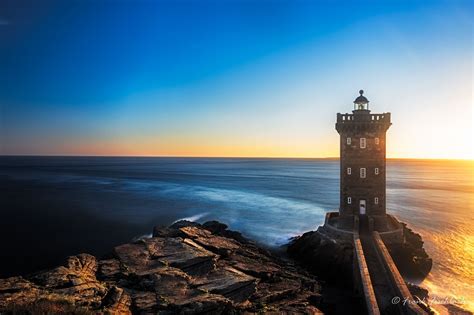 Kermorvan Lighthouse before sunset, Brittany, France | Reizen door europa, Reisideeën, Reizen