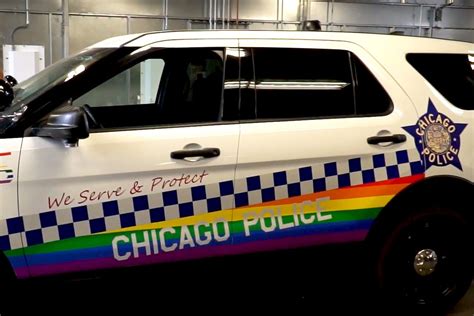 Flipboard: Chicago Police Department unveils raindow-decorated Ford ...