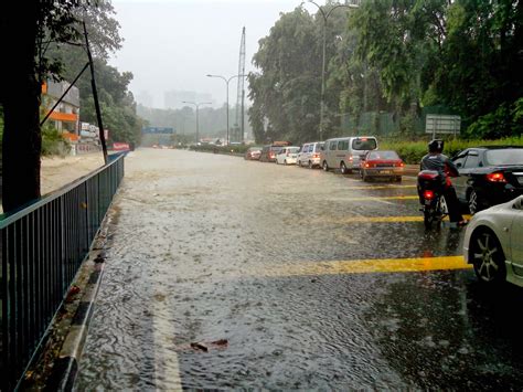 Gambar Banjir Kilat Di KL Kuala Lumpur 12 Mei 2014 ~ Sudah Viral