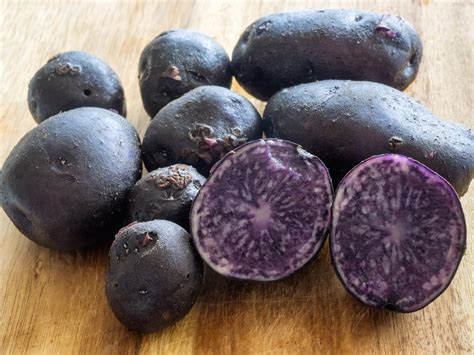 What Are Purple Potatoes – Learn About Purple And Blue Potato Benefits