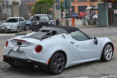 Alfa Romeo 4C Spider Spied in Production Form. Will Debut in 2015 - autoevolution