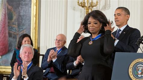 Oprah Winfrey debuts new 'do for Medal of Freedom