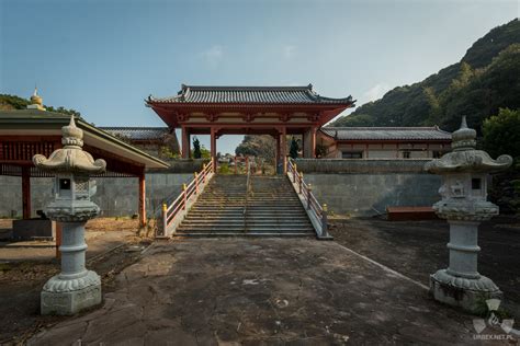 Budda temple - urbex.net.pl - abandoned 廃墟 temple Japan