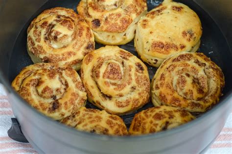 Air Fryer Cinnamon Rolls (Pillsbury Cinnamon Rolls) - Air Fryer Fanatics