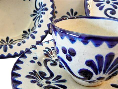 Vintage Chalet : Blue and White Mexican Talavera Pottery