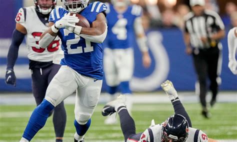 Fantasy Football: Indianapolis Colts’ Zack Moss among top RB handcuffs