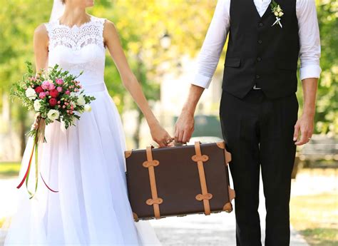 31 Honeymoon Budget Tips from Financial Experts and Online Educators - Wealthtender