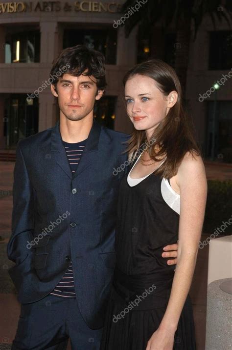 Milo Ventimiglia y Alexis Bledel — Foto editorial de stock © s_bukley ...