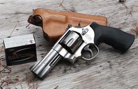 Smith & Wesson Model 610 Review - This 10mm Revolver Rocks!