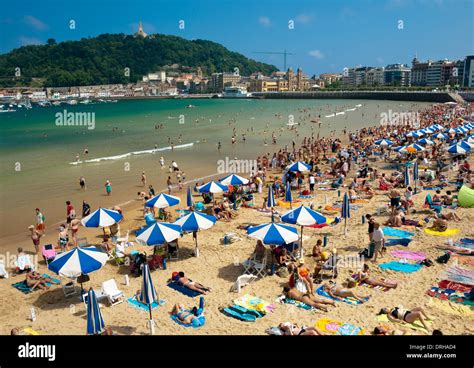 A view of the beautiful but crowded Playa de La Concha (Beach of La ...