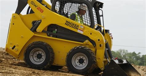 Comparing Wheeled Skid Steers vs. Compact Track Loaders | Pumper