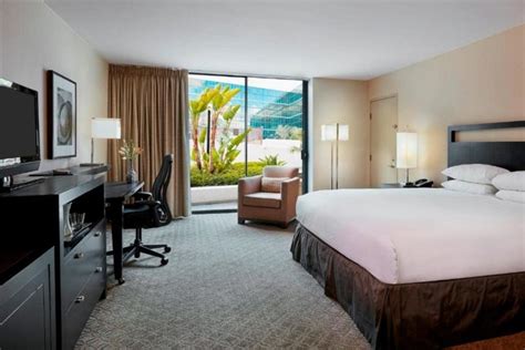 The Best Hotels Near Disneyland Anaheim, California | CuddlyNest