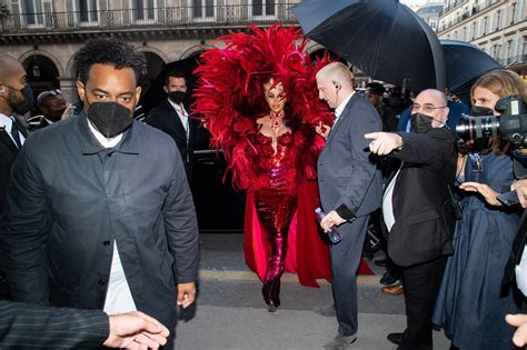 Va-Va-Voom! Cardi B Looks Luxe in Her First Public Appearance Since Giving Birth / Twitter