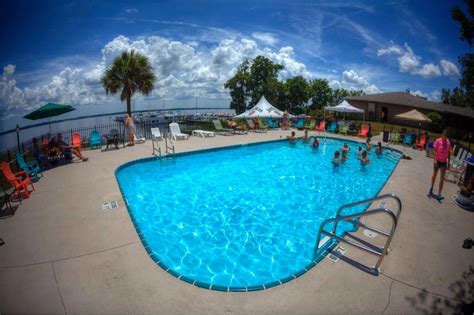 Crystal Cove Riverfront Resort & Suites Palatka