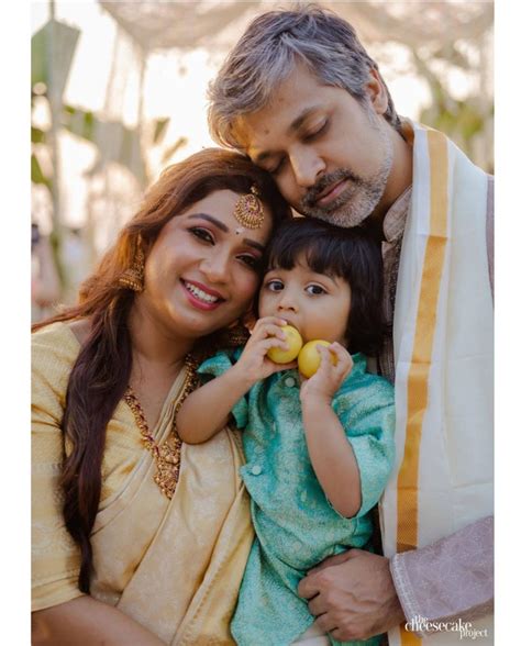 Shreya Ghoshal Shares Family Picture From Her Brother's Tamil Wedding ...