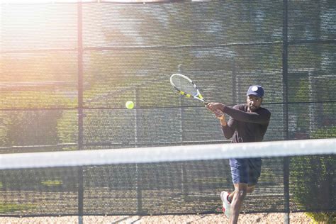 Should You Use A One-Handed Or A Two-Handed Tennis Backhand? — Tennis ...