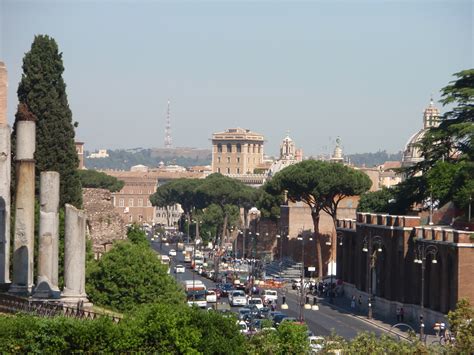 File:Via dei Fori Imperiali from the Colosseum, 2009.jpg - Wikipedia