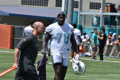 Dolphins LT Laremy Tunsil expresses desire to stay in Miami