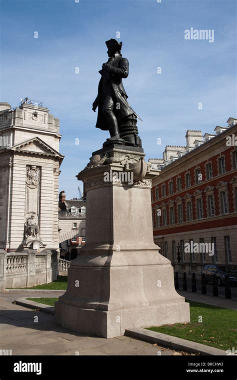 Captain James Cook memorial statue, The Mall, London, England, UK Stock Photo - Alamy