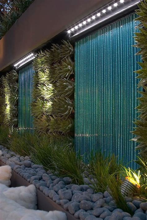 Beautiful Vertical Gardening #livingwalls #verticalgardening #waterfeaturesinthegarden | Indoor ...