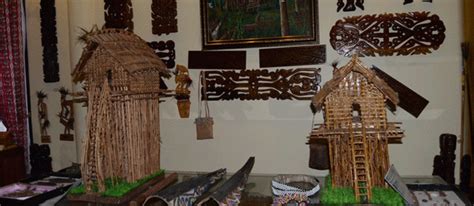 Rumah Adat Papua Barat | Rumah Kaki Seribu - Rumah Adat Indonesia