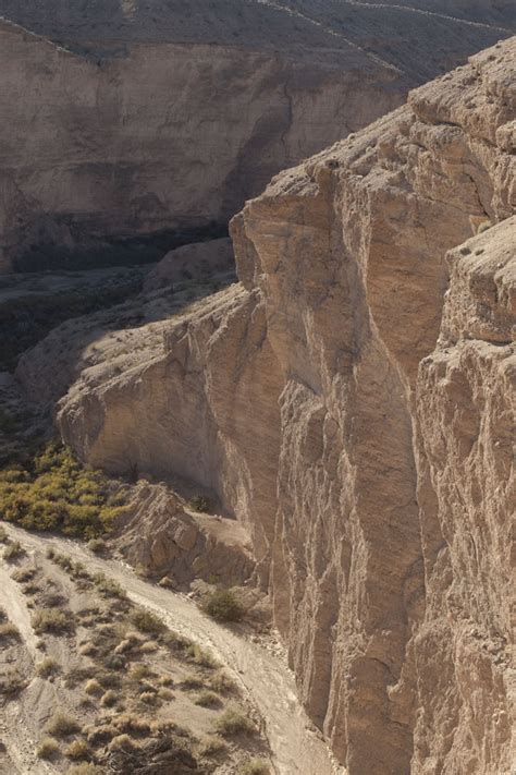 Cliffs of Neogene sediment, Mojave Desert – Geology Pics