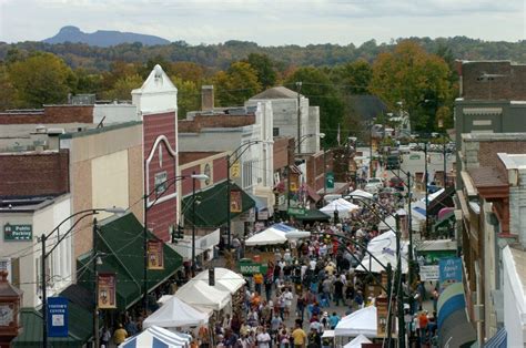 AUTUMN LEAVES FESTIVAL | Mount airy, Autumn leaves festival, Street view