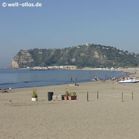 Foto Strand bei Pozzuoli, Italien | Welt-Atlas.de