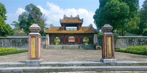 Travel to Hue City - the capital of Vietnam in 19th & 20th centuries