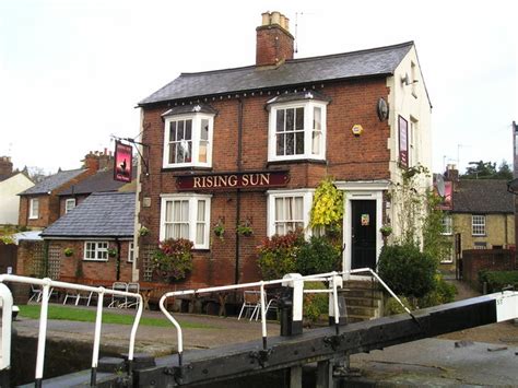 The Rising Sun Pub, Berkhamsted © canalandriversidepubs co uk :: Geograph Britain and Ireland