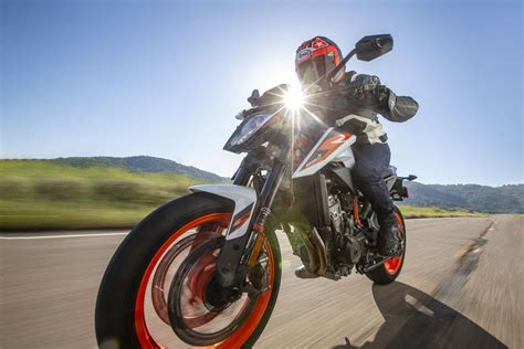 2020 KTM 890 Duke R First Ride Review | Cycle World