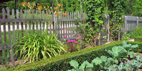 32 Best Garden Fence Ideas - Different Types of Garden Fences