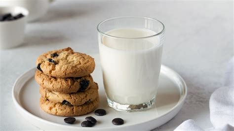 How to Eat Cookies and Milk - Recipes.net