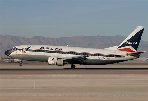 File:Delta Air Lines Boeing 737-300 KvW.jpg - Wikimedia Commons