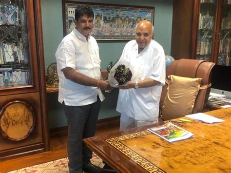 TDP Senior Leader Dhulipalla Narendra Meets Ramoji Rao!