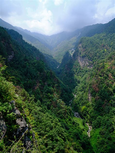 Cangshan Mountain & Three Pagodas, Dali, Yunnan Province, China - fcracer.com