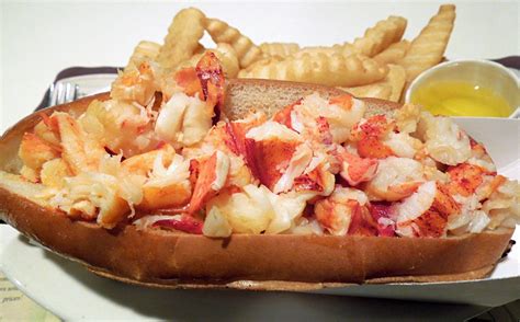 Where to Find the Best New England Lobster Roll in Winter - New England ...