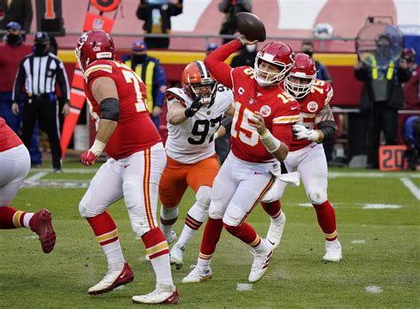 Kansas City Chiefs QB Patrick Mahomes remains in concussion protocol ...