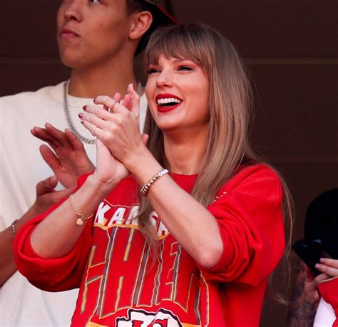 Patrick Mahomes Goes Nuts Over Taylor Swift: She’s Part of the Team! - Internewscast Journal