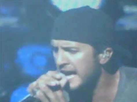 Luke Bryan "Do I" (Live) - YouTube