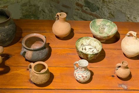 Handmade pottery in the market place (Flip 2019) - Creative Commons Bilder