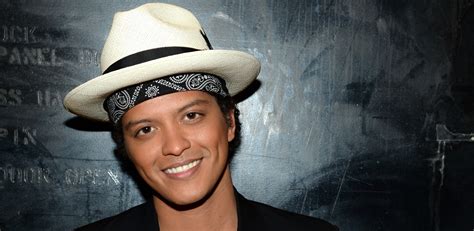 Bruno Mars "Versace on the Floor" Song November 2016 | PS Entertainment