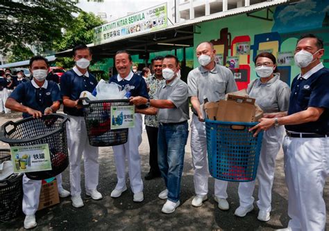 Tzu Chi Recycling Centre - DaisyknoeCurry