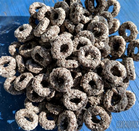 Oreo O's Cereal REVIEW! Your '90s Breakfast BFF is Back for 2017