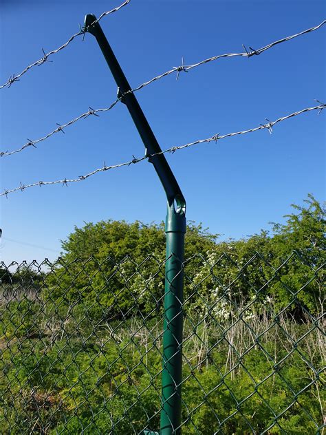 GALVANIZED GREEN FENCE POST / BARBED WIRE / - LEWANDOWSKI Fence Builder Limited